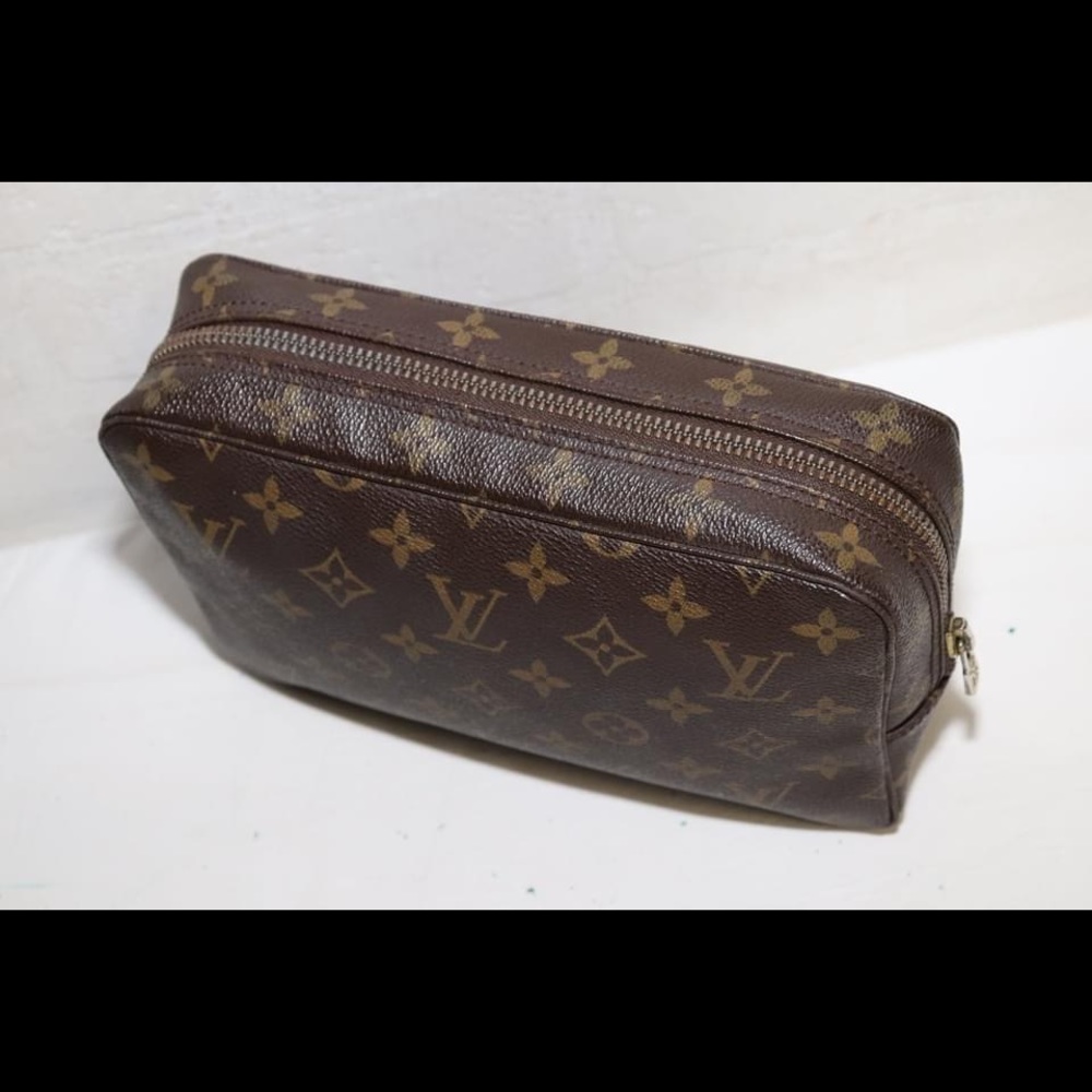 MONOGRAM LOUIS VUITTON TROUSSE 28